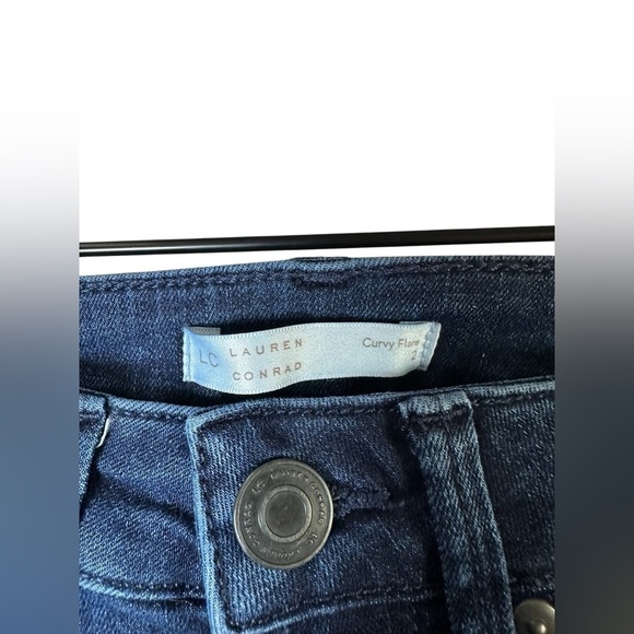 Lauren Conrad Women’s Curvy Flare Jeans Size 2 Dark Wash Denim - Picture 3 of 5